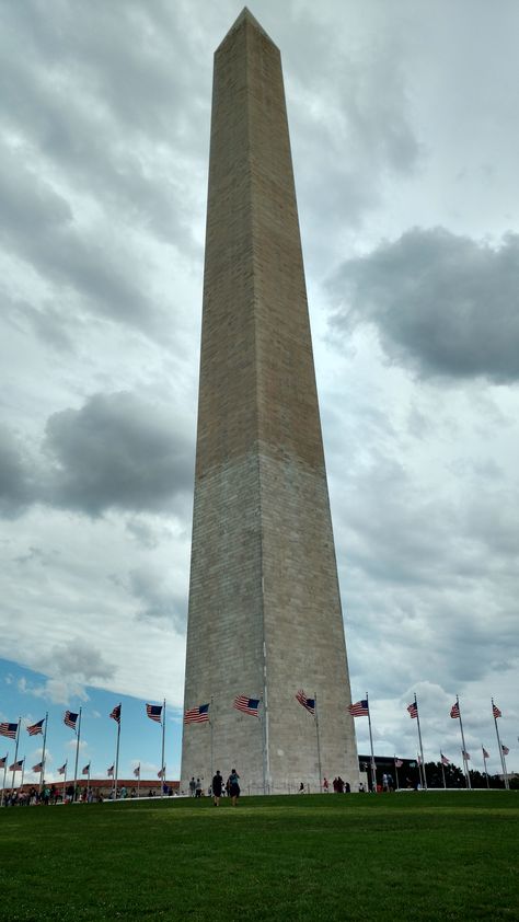 Washington Monument - Washington DC (photo personnelle) Washington Dc Buildings, Washington Dc Monuments, Washington Dc Photos, Dc Monuments, Washington Monument, Dream Places, Washington Dc, Skyscraper, Monument