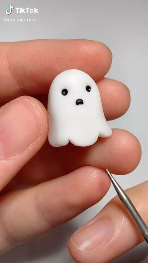 Polymer Clay Aesthetic Ideas, Clay Ghost Tutorial, Cute Clay Art Easy, Clayart Cute, Ideas Con Porcelana Fria Aesthetic, Ideas Porcelana Fría Aesthetic, Cute Clay Art Ideas Easy, Polymer Clay Ghosts, Aesthetic Polymer Clay Ideas