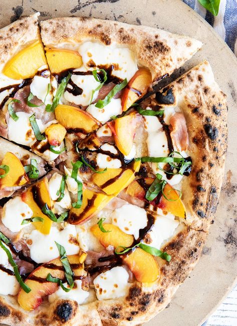 This peach pizza is a delicious homemade pizza topped with prosciutto, fresh peaches, fresh mozzarella, and fresh basil with a balsamic glaze. It's the perfect pizza to enjoy in the summer! Peach Balsamic Pizza, Peach And Prosciutto Pizza, Prosciutto Peach, Prosciutto Pizza Recipes, Pizza Prosciutto, Peach Pizza, Burrata Pizza, Prosciutto Pizza, Wood Pizza