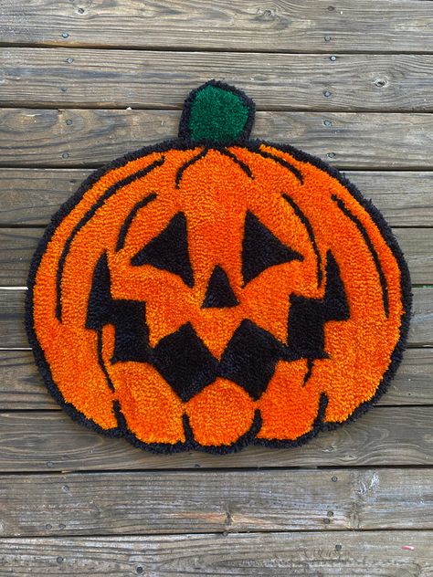 Halloween Tufted Rug, Pumpkin Punch Needle, Halloween Tufting, Halloween Carpet, Groovy Rug, Punchneedle Rug, Rug Tufting Ideas, Pumpkin Rug, Halloween Rugs