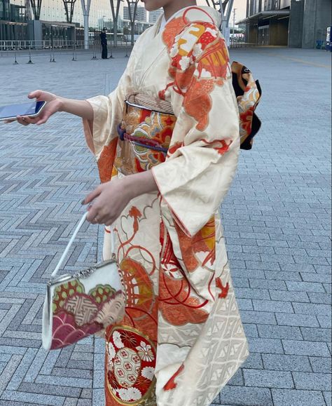 Traditional Japanese Yukata Women, Cute Kimono Outfits Japanese, Japanese Empress Kimono, Kimono Aesthetic Traditional, Pretty Yukata, Yukata Aesthetic, Japanese Clothing Aesthetic, Traditional Kimono Japan, Japan Traditional Clothes