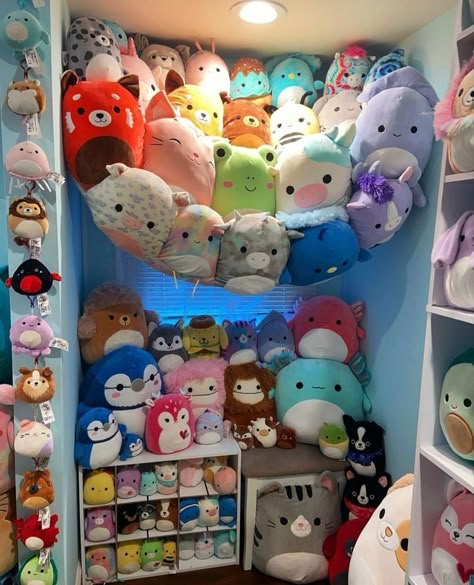 Where To Store Squishmallows, Stuff Animal Collection, Squishmallow Organization Ideas, Plushie Collection Display, Squishmallow Storage Ideas, Squishmallows Room, Squishmallows Storage, Plushie Display, Squishmallow Display