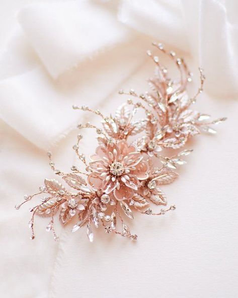 Rose gold wedding ideas Rose Gold Bridal Hair Piece, Rose Gold Wedding Headpiece, Headpiece Hairstyles, Flower Headpiece Wedding, Headpiece Flower, Rhinestone Headpiece, Wedding Comb, Wedding Hair Up, Rosé Gold