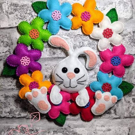 33 Easter Bunny Wreath to spread Bunny Kisses & Easter wishes to the world - Hike n Dip Blessed Easter, Easter Front Door, Easter Door Decor, Bunny Door Hanger, Easter Specials, Indoor Wreath, Diy Spring Wreath, Felt Wreath, Easter Bunny Crafts