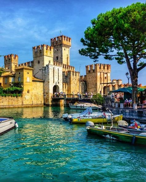 Sirmione, Lake Garda Almafi Coast Italy, Sirmione Lake Garda, Sirmione Italy, Lake Garda Italy, Castle Mansion, European Castles, Lake Garda, Northern Italy, Dream Destinations