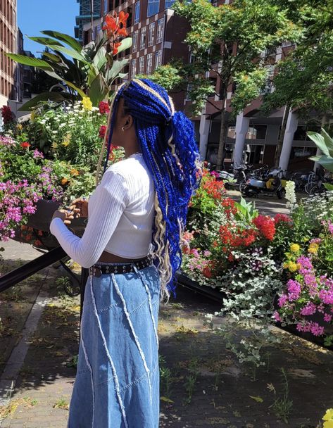 Black girl braids inspo, blue and blonde braids, peakaboo braids, two toned braids, vintage skirt, long sleeve, denim maxi skirt , braids inspo, black girl streetwear, highlight braids, blue braids, winter hair inspo, blonde braids Blue Peakaboobraids, White And Blue Braids, Blue And White Braids, Blue And Blonde Braids, Blonde And Blue Braids, Two Toned Braids, Light Blue Braids, Black And Blue Braids, Highlight Braids