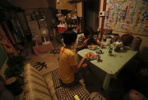 Poor Family Dinner, Asian Household Aesthetic, Poor Japanese Apartment, Growing Up Poor Aesthetic, Poor Apartment Aesthetic, Poor Apartment, Poor Aesthetic, Apartment In Tokyo, Japan Apartment