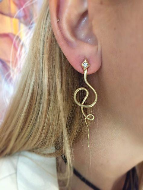 Elizabeth Buenaventura - Royal Snake Earrings Architectural Jewelry, Diamonds Earrings, Circle Stud Earrings, Stud Earrings Gold, Snake Jewelry, Couture Candy, Snake Earrings, Statement Earring, Moonstone Earrings