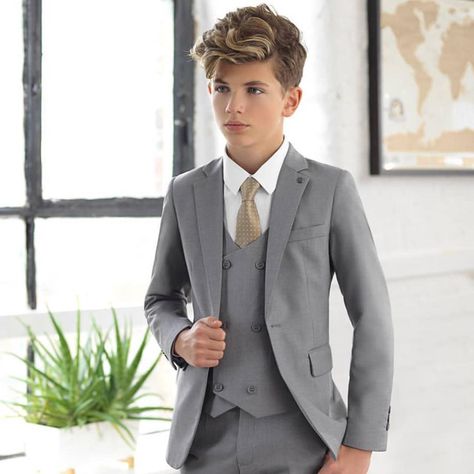 @i.am.ozzy.model 💙✨. Gorgeous boys suit 🔥💙✨. From @paisleyoflondon 💫. #suit #boysuit #luxury #fashion #kidsmodel #likeforlikes #bloggerstyle #blog #blogger #model #style #stylish #littlekids #fashionkids #fadhionkidsworldwide #brands #boutique #handmade #ukfashion #newyorkfashion #parisfashion #moscowfashion #dubaifashion #fashionworld.  بدله طقم للمناسبات جميله جدا من عدة ألوان الخامه والخياطه لا يعلى عليها البراند بريطاني 👌🏻✨ @paisleyoflondon💫 Formal Dress For Boys, Andrew Davila, Kid Tuxedo, Grey Suit Wedding, Hair Kids, Vest And Tie, Party Suits, Tuxedo Jacket