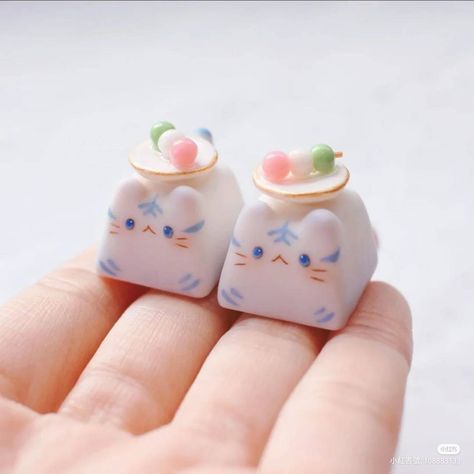 Fancy Keyboard, Diy Air Dry Clay, Polymer Clay Figures, Tanah Liat, Clay Diy Projects, Clay Crafts Air Dry, Polymer Clay Diy, Cute Polymer Clay, Clay Figurine