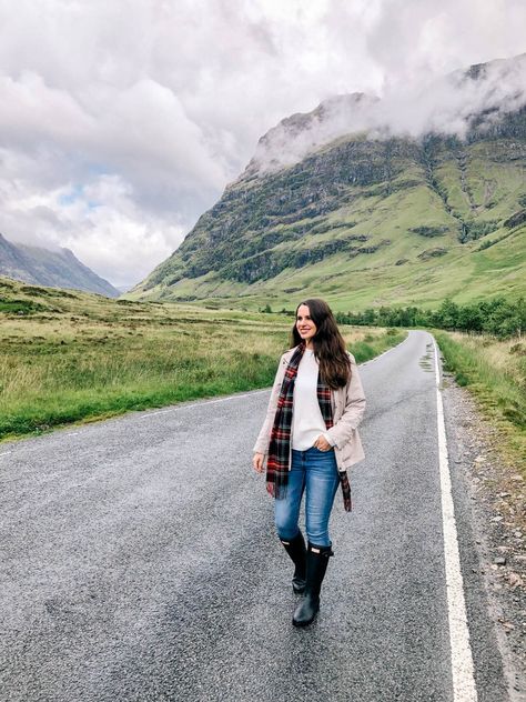 Scottish Scarf Outfit, Scotland Spring Outfits, What To Pack For Scotland, Pack For Scotland, What To Wear In Scotland, Scotland Outfit, Rainy Weather Outfits, Lauren Campbell, Scotland Fashion