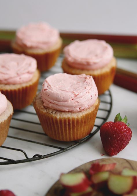 Strawberry Rhubarb Cupcakes, Rhubarb Cupcakes, Fresh Strawberry Cupcakes, Whipped Buttercream Frosting, Strawberry Rhubarb Compote, Cake Mix Cupcakes, Strawberry Layer Cakes, Whipped Buttercream, Strawberry Buttercream Frosting