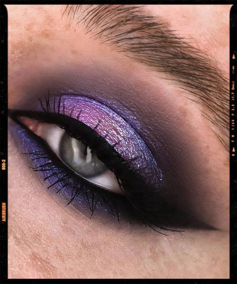 Purple Eyeshadow - Makeup Looks Sharp Eyeliner Look, Purple Witch Makeup, Purple Wedding Makeup, Black Makeup Looks, Black Eyeliner Makeup, Purple Makeup Looks, Dark Makeup Looks, Purple Eyeliner, Monster Makeup