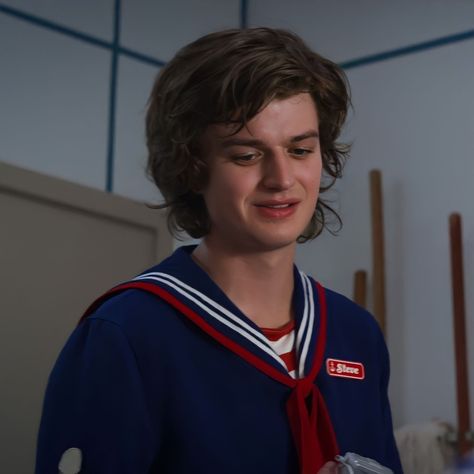 Steve Harrington Season 3, Mummy Joe, Steve Harrington Stranger Things, Joe Kerry, St Cast, Beautiful Joe, Stranger Things Poster, Cute Guy Pics, Joe Keery