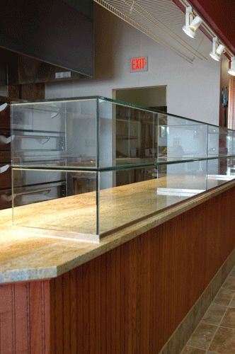 Cake Shop Design, Bistro Decor, Glass Display Shelves, Glass Shelves In Bathroom, Glass Counter, Glass Shelves Kitchen, Floating Glass Shelves, Glass Shelving, Bakery Shop Design