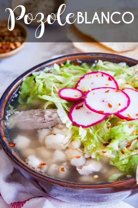 Este delicioso y reconfortante Pozole Blanco es un caldo tradicional mexicano a base de granos de maíz lleno de sabor y facilísimo de preparar con esta receta. • The Sweet Molcajete #thesweetmolcajete #receta #comidamexicana #pozole #pozoleblanco Pork Pozole Verde, Instant Pot Pozole, Pozole Recipe Pork, Pork Pozole, Pork Stew Meat, Pozole Verde, Pozole Recipe, Homemade Salsa Verde, Vegan Mexican Recipes