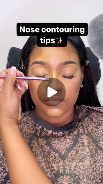 Goddess✨ | Esthetician 💆🏽‍♀️| Makeup Guru 💄| on Instagram: "Nose Contouring Tips ✨ ✨Using a small fluffy or angled brush, draw two lines down both sides of the nose connecting the lines to the brow bone. This step can be tedious because you are constantly using an up & down motion to shape/sculpt the nose to your liking. ✨Make sure the contour is about 2 shades darker than your skin tone to give the illusion of a slimmer nose. ✨Highlighting the bridge of your nose using a color that’s 1-2 shades lighter than your skin tone to finish the dimension of the slim nose profile. I HOPE THESE TIPS HELPED 🫶🏽 PLEASE LIKE, COMMENT & SHARE✨ • • • #michiganmua #michiganmakeup #michiganmakeupartist #michiganhair #michiganhairstylist #detroitmua #detroitmakeup #detroitmakeupartist #detroithair # Slimmer Nose, Nose Profile, Slim Nose, Contouring Tips, Small Nose, Nose Contouring, Nose Shapes, Draw Two, Contour Line