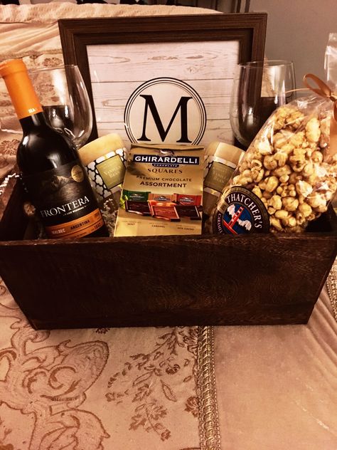 Date night at home kit basket. ❤ Date Night Prize Basket, Wine Night Basket, Date Night Out Gift Basket, Co Ed Gift Basket Ideas, Date Night Baskets Couples, Movie Date Night Basket, Welcome Basket For Boyfriend, Date Night At Home Gift Basket, Wine Night Gift Basket