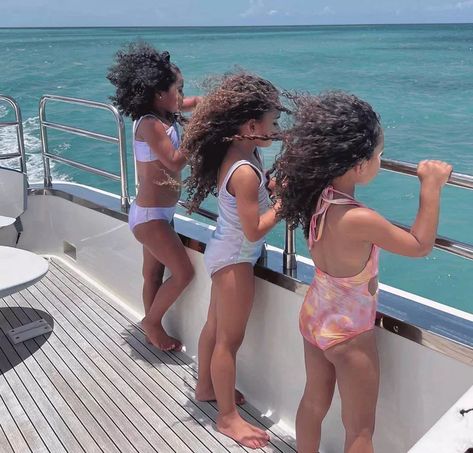 Kim Kardashian Shows Chicago, Dream and True on Breezy Boat Ride Jenner Kids, Dream Kardashian, Kardashian Kids, Jenner Family, Mixed Kids, Boat Ride, Future Mom, On A Boat, She Girl