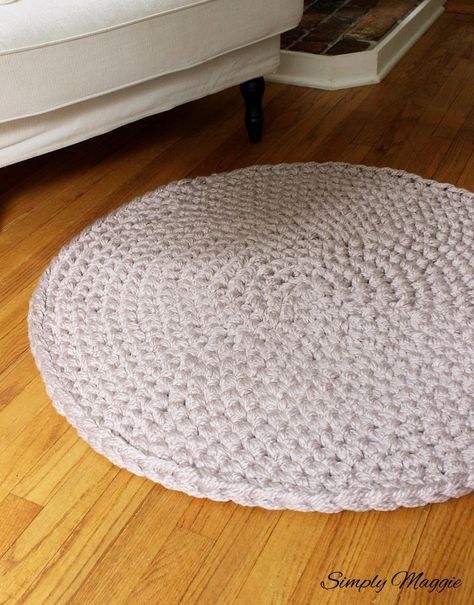 Easy Crochet Rug, Crochet Rug Patterns Free, Arm Crocheting, Circular Rug, Crochet Rag Rug, Finger Crochet, Crochet Mat, Purl Bee, Rug Tutorial