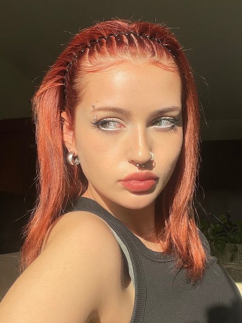 Orange Hair And Eyebrows, Pierced Eyebrow, Eyebrow Piercing Cute, Eyebrow Piercing Aesthetic, Eyebrow Piercing Girl, Piercing Eyebrow, Eyebrow Piercing Jewelry, Hairband Hairstyle, Red Orange Hair