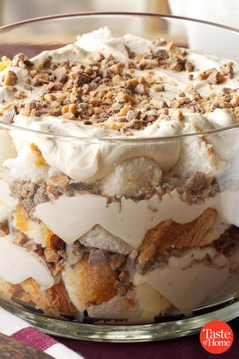 Caramel Fluff & Toffee Trifle Pecan Trifle Recipes, Vanilla Cake Trifle, Fall Triffle Desserts, Triffle Desserts Fall, Dessert Truffles Bowl, Caramel Trifle Desserts, Thanksgiving Truffle Desserts, Thanksgiving Dessert Trifle, Thanksgiving Trifle Desserts