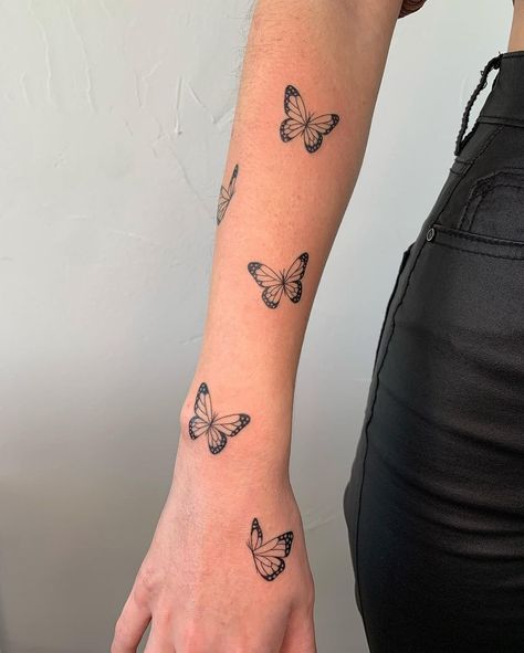 Butterfly Tattoos On Arm, Butterfly Hand Tattoo, Jagua Henna, Rib Tattoos For Women, Basic Tattoos, Butterfly Tattoos For Women, Chest Tattoos For Women, Tattoos For Daughters, Elegant Tattoos