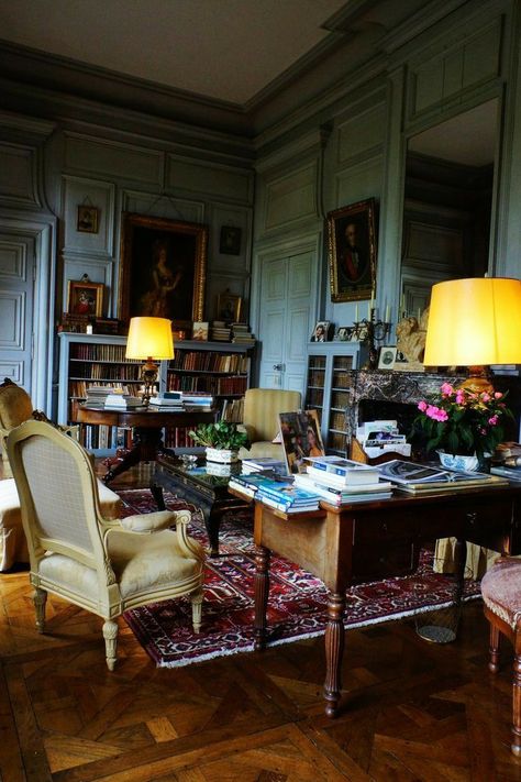 English Country Decor, Dream Office, English Country House, Bougainvillea, Classic Interior, Home Library, My New Room, House Inspo, Beautiful Interiors