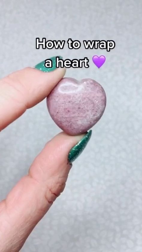 Wire Wrap Stone Bracelet, Gear Wire Jewellery, How To Wrap A Heart Crystal, Heart Crystal Necklace Diy, How To Wrap A Heart Shaped Stone, Wire Heart Jewelry, Wire Wrap Heart Stone Tutorial, Wire Wrapped Heart Pendant Tutorial, Wire Wrapping A Heart Shaped Stone