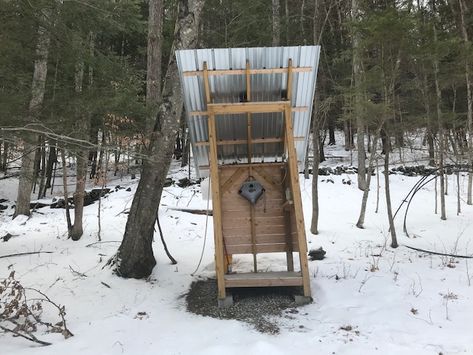 How We Shower Outside in Winter | That Yurt Winter Outdoor Shower Ideas, Off Grid Shower House, Outside Showers Diy, Off Grid Shower Ideas, Outhouse Design, Shower Outside, Outdoor Solar Shower, Sauna Shower, Outside Showers