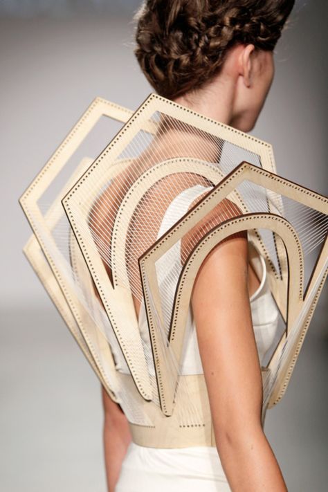 con.stru.ction. Architectural Fashion Design, Wearable Architecture, Structured Fashion, Architectural Fashion, Sculptural Fashion, Geometric Fashion, Iris Van Herpen, 3d Fashion, Body Adornment