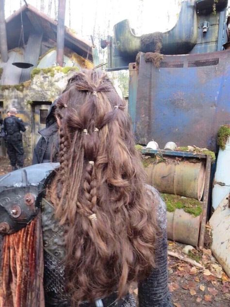 Lexa Hair!!!! Viking Halloween, Commander Lexa, Viking Baby, Lexa Y Clarke, Lexa The 100, Hair Test, The 100 Show, Viking Hair, Apocalyptic Fashion