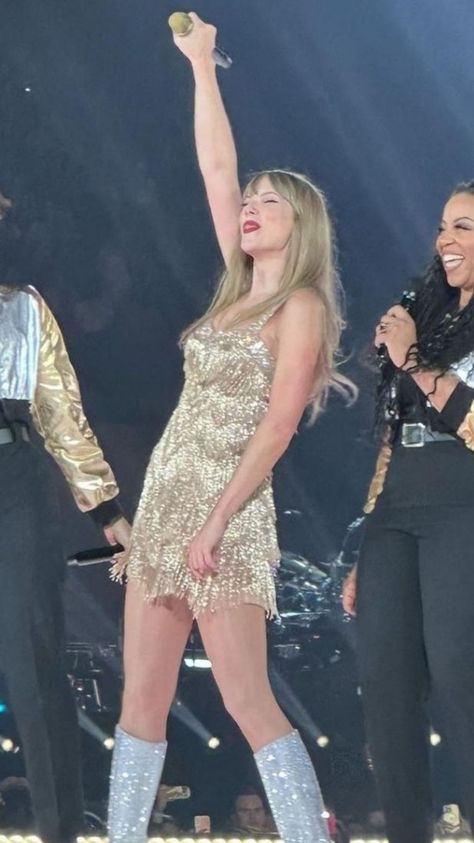 Golden Taylor Swift Aesthetic, Taylor Swift Gold Outfit, Taylor Gold Dress, Taylor Swift Sparkly Dress, Taylor Swift Iconic Outfits Music Videos, Taylor Swift Golden Globes 2024, Taylor Swift Fearless Concert, Fearless Tour Taylor Swift, Fearless Aesthetic Taylor Swift