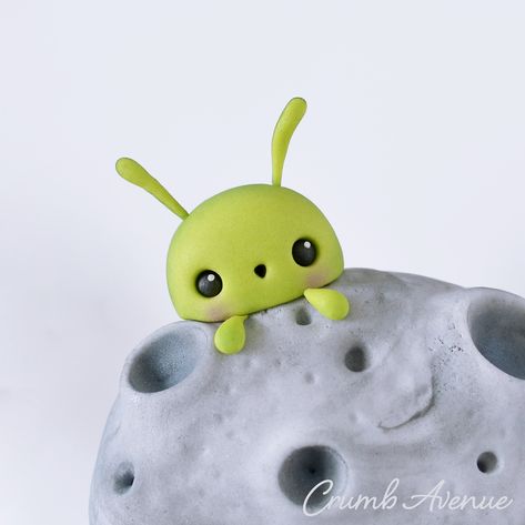 moon, aliens, character, cake topper, figure, figurine, cake decorating, sugar craft, fondant, gum paste, modelling paste, Crumb Avenue, idea, polymer clay, inspiration, kids crafts, space, universe, astronaut, boy, birthday, cute, fun, kawaii, adventure Clay Art For Kids, Clay Moulding, Clay Magnets, Birthday Cute, Space Universe, Clay Crafts Air Dry, Polymer Clay Diy, Clay Inspiration, Polymer Clay Animals