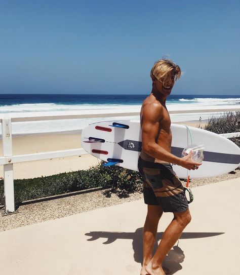 Louis Solywoda (@loudawg_) on Instagram: “So much love for these dreamy beach towns that I never knew existed 🌊” Beach Guys, Surfer Men, Male Surfer Aesthetic, Beach Boy Aesthetic, Blonde Surfer Guy, Blonde Surfer Guy Aesthetic, Guy At Beach Aesthetic, Surfer Boy Aesthetic, Guys Surfing