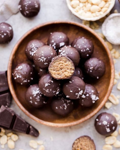 PBN Food on Instagram: “Check out these super simple yet delicious chocolate peanut butter truffles from @bakeritablog 👩‍🍳...the perfect treat that takes less than…” Nut Butter Recipes, Peanut Butter Truffles, Pumpkin Seed Butter, Peanut Butter Candy, Truffle Butter, Oatmeal Cups, Pie Bars, Best Healthy Recipes, Butter Recipes