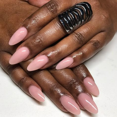 Almond Nails Black Women, Almond Nails Black, Nails Black Women, French Manicure Gel Nails, Black Almond Nails, Gel French Manicure, Minimal Nails Art, Fall Gel Nails, Subtle Nails