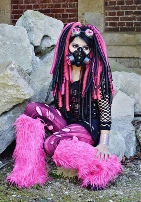 Cybergoth Outfits, Industrial Dance, Cybergoth Fashion, Cybergoth Style, Goth Outfit Ideas, Goth Rave, Goth Subculture, Pentagram Necklace, Rave Costumes