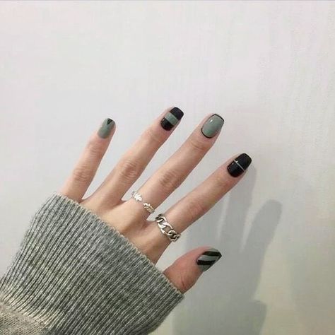 Nails Bridal, Manicure Gel, Black Nail Art, Nagel Tips, Matte Nails Design, Fake Nails With Glue, Striped Nails, Winter Nail Designs, Trendy Nail Design