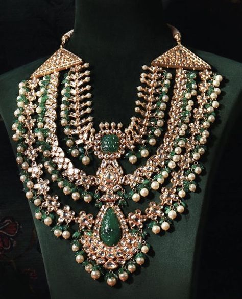 Green Jewellery Indian Bridal, Jadau Jwellery, Wedding Jewelry Sets Bridal Jewellery, Kundan Jewellery Bridal, Bridal Necklace Designs, Neck Pieces Jewelry, Indian Bridal Jewelry Sets, Bridal Jewelry Vintage, Fancy Jewelry Necklace