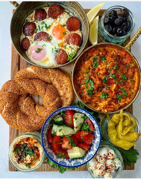 Turkish Breakfast, Iftar Recipes, Healthy Food Dishes, Turkish Food, The Balkans, Yummy Comfort Food, Food Goals, Event Food, Turkish Recipes