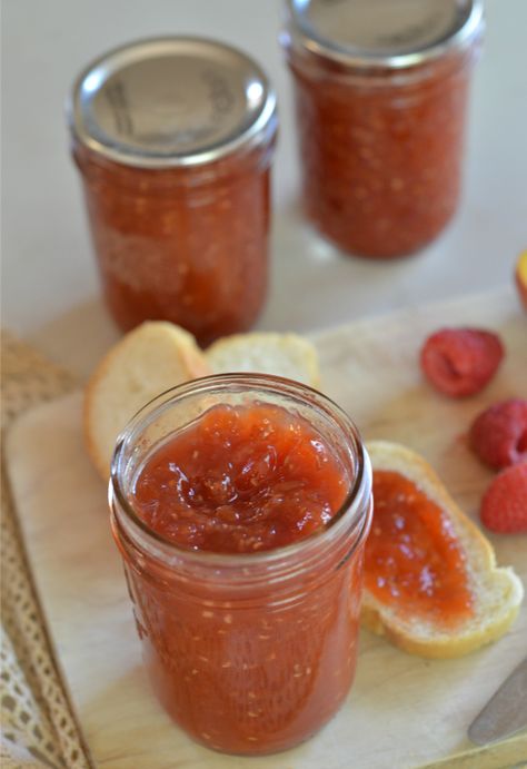 Low Sugar Peach Raspberry Jam  | mountainmamacooks.com #canningweek14 Raspberry Peach Jam, Canning Pressure Cooker, Pectin Recipes, Raspberry Jam Recipe, Freezer Jam Recipes, Canning Peaches, Peach Raspberry, Home Canning Recipes, Canning Jam