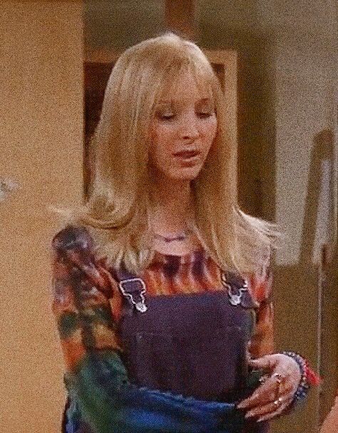 friends season 6 ep 18, tie-dye t-shirt with purple overalls. Phoebe Fashion Friends, Phoebe Buffay Overalls, Pheobe Buffay Iconic Outfits, Pheobe Buffet Outfits, Purple Overalls Outfit, Phoebe From Friends Outfits, Pheobe Friends Outfits, Phoebe Buffay Outfits Season 1, Phoebe Buffet Outfits