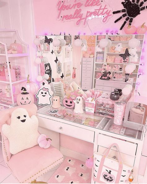 Pastel Goth Bedroom, Goth Bedroom, Gothic House, Creepy Cute, Bedroom Inspo, Pastel Goth, House Stuff, My Vibe, Room Inspo