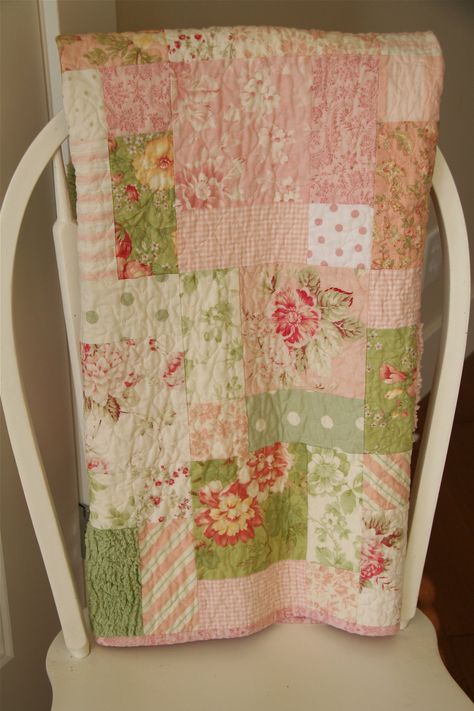 Victorian Quilt Patterns, Shabby Chic Quilt Patterns, Shabby Chic Quilt, Colchas Quilting, Girl Quilts Patterns, Shabby Chic Quilts, Girl Quilts, Baby Quilt Ideas, Chic Quilts