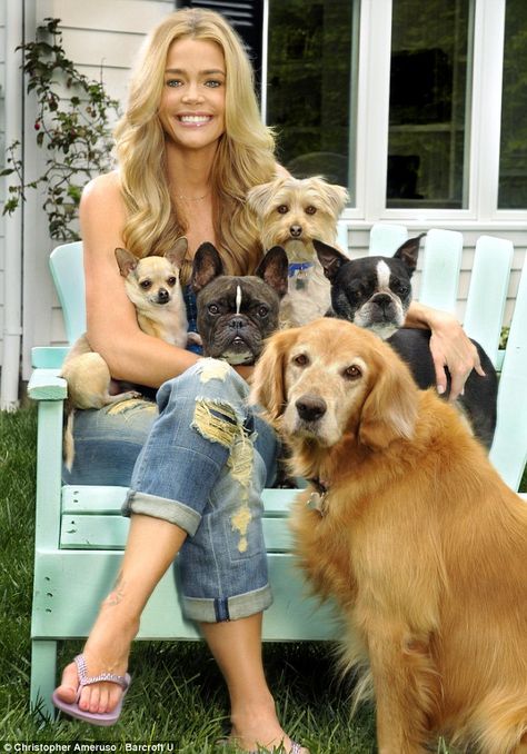 Seen here, animal lover, actress Denise Richards with her pack of dogs. As a child one of my many dreams was to pull up to a house in the country and as I drive up the LONG driveway being greeted by many dogs. I LOVE DOGS! Celebrity Dogs, Engelberg, Pet People, Starship Troopers, Famous Dogs, Charlie Sheen, Denise Richards, Awesome Animals, Pet Photographer