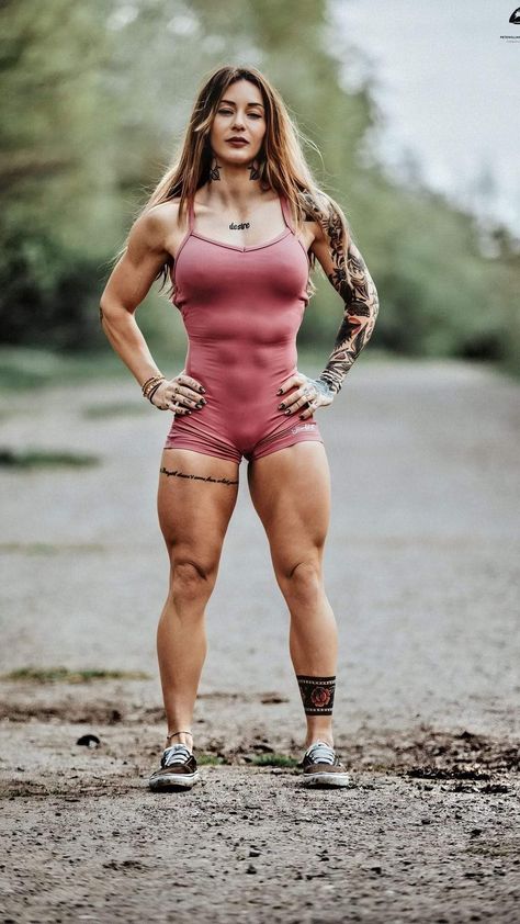 Body Builder Women, Tone Muscles Women, Celia Gabbiani, Crossfit Motivation, Ripped Girls, Fitness Motivation Pictures, Kettlebell Workout, Muscle Girls, Fitness Models Female