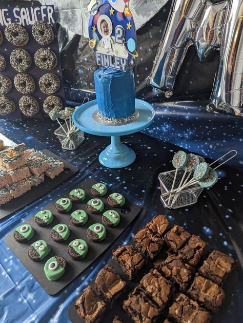 Space Marshmallows, Shein Balloons, Two The Moon Dessert Table, Outer Space Dessert Table, Astronaut Dessert Table, Space Candy Table, Space Theme Desserts, Space Brownies, Space Dessert Table