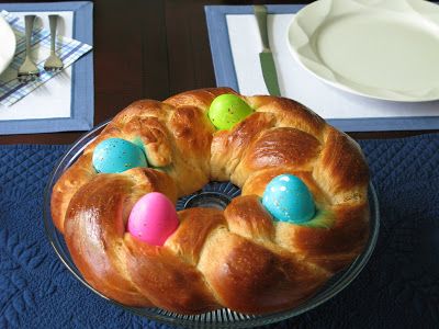 Rose's Recipes: Braided Easter Egg Bread Easter Egg Bread, Greek Easter Bread, Bread Wreath, Easter Bread Recipe, Italian Easter Bread, Egg Bread, Italian Easter, Easter Sweets, Greek Easter