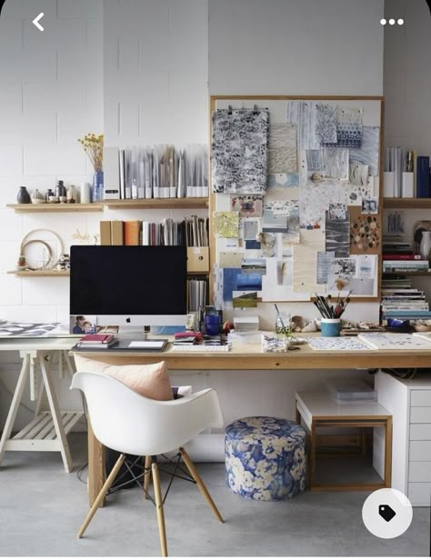 Studio Apartment Study Space, Home Studio Space, Design Studio Inspiration, Work Space Ideas In Bedroom, Creative Studio Interior, Home Atelier Workspaces, Patio Art Studio, Product Design Studio, Home Office And Art Studio